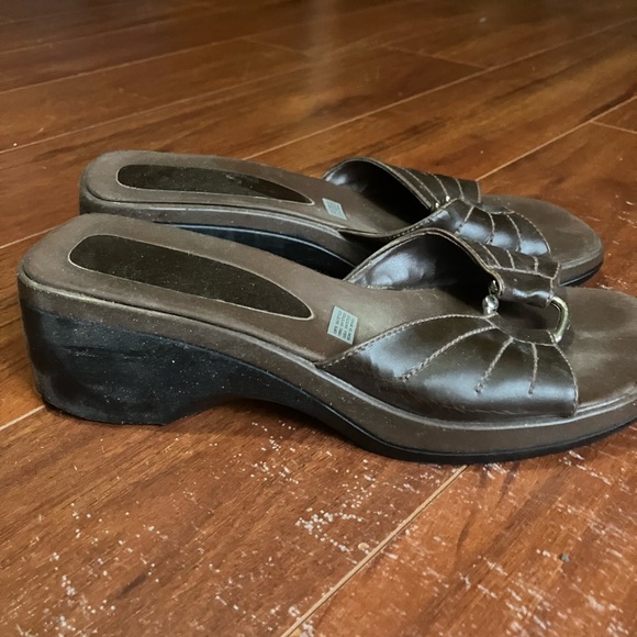 Sandals - Picture 5 of 9